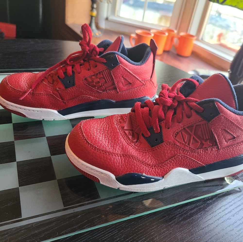 Kids Nike Jordan's 2y Red Sneakers - Picture 3 of 15